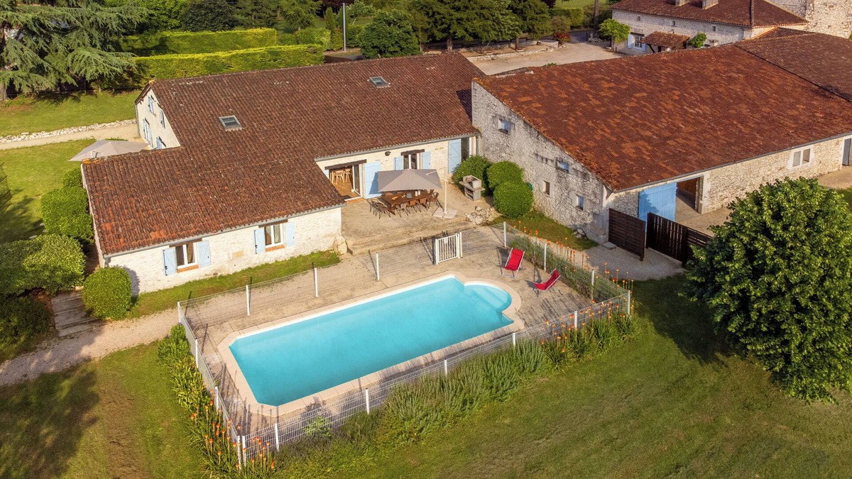 Trentels House | Gîte Lou Prat sleeps 8 to 10 with private pool