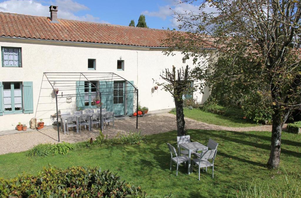 Nieul le Virouil House | Gite Lumiere - hameau calme 8km de Jonzac