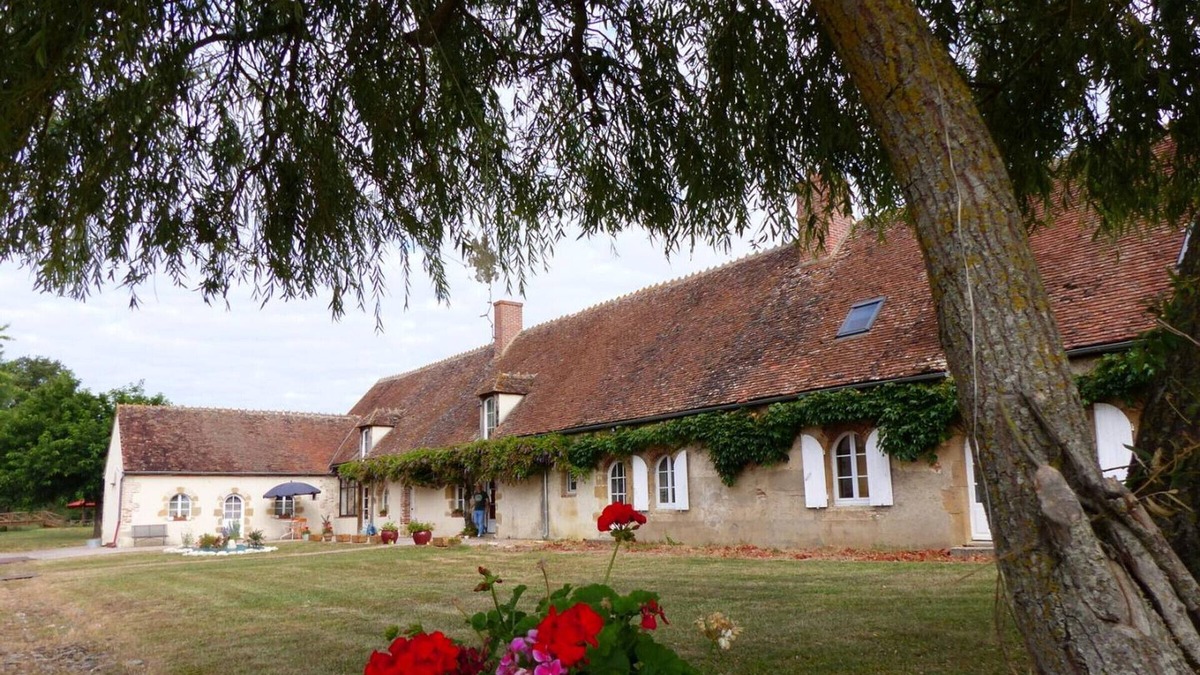 Lurcy-Levis Cottage | Gite Lurcy-Lévis, 4 bedrooms, 10 persons