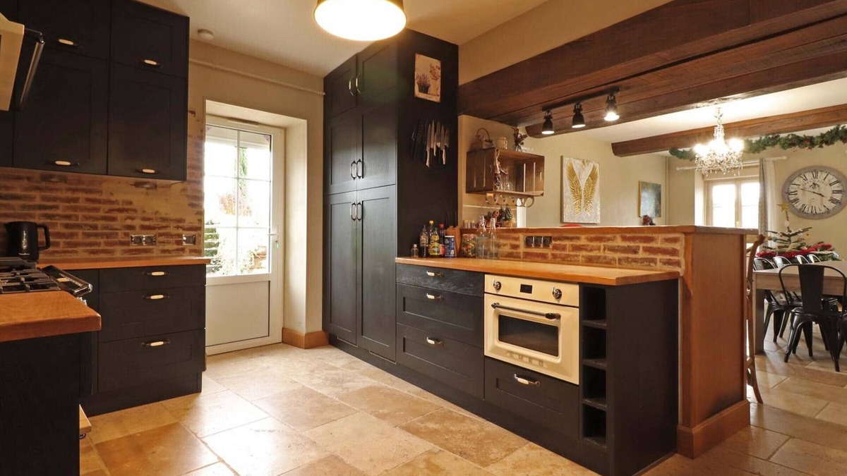Mace Cottage | Gite Macé, 5 bedrooms, 14 persons