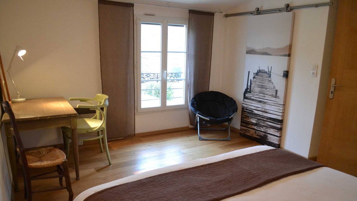 Echallat House | GITE MACARONS pool terrace