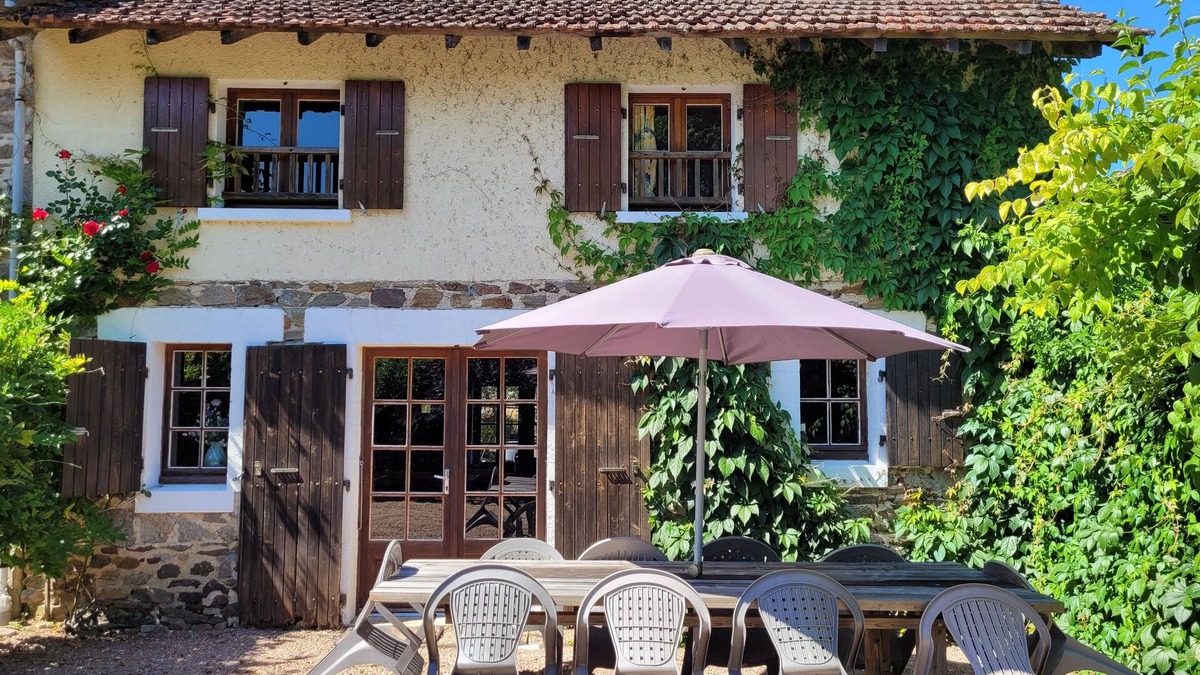 Saint-Saud-Lacoussiere House | "Gite Merlot" -a spacious, comfortable 5-bedroom countryhouse in French Dordogne