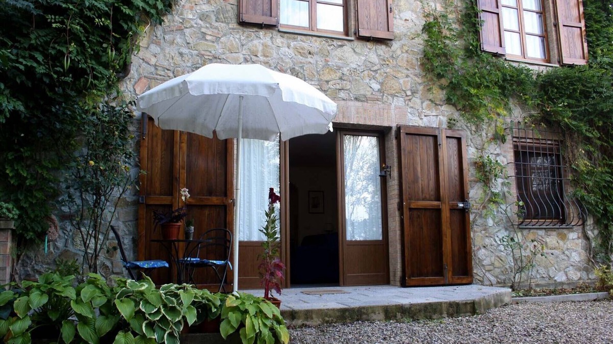 Casciano di Murlo Apartment | Gite Montemirello, with garden and swimming pool