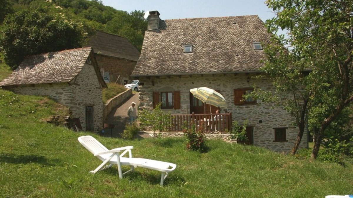 Montsalvy Cottage | Gite Montsalvy, 3 bedrooms, 6 persons
