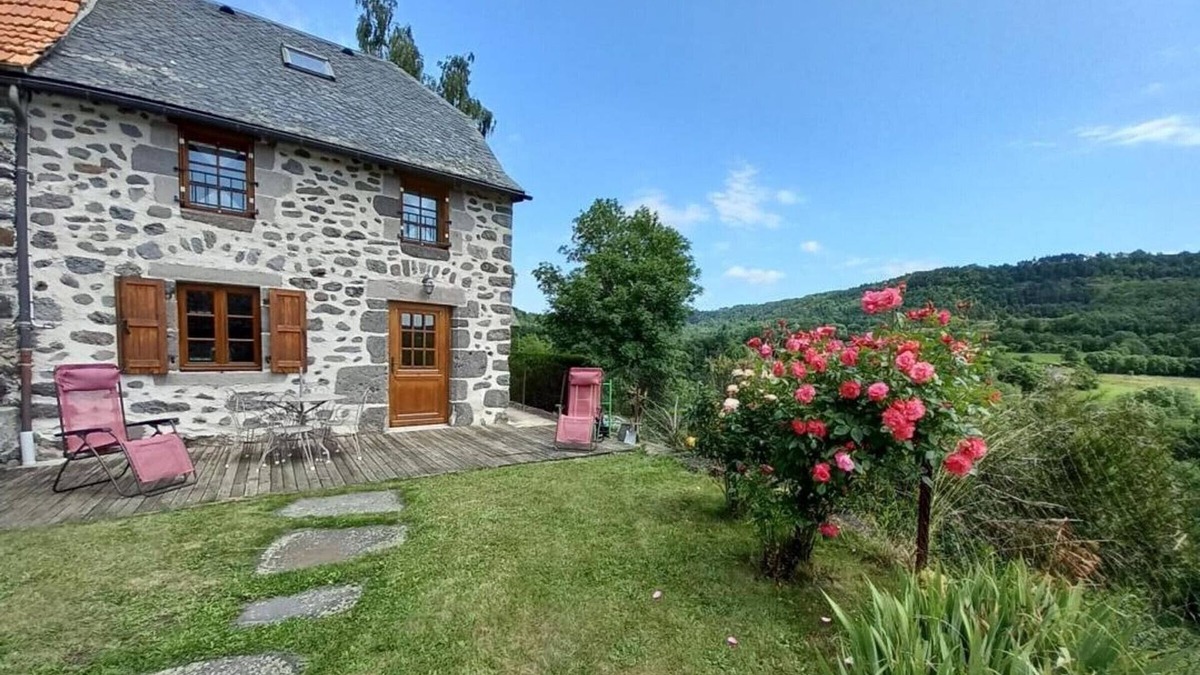 Neussargues-Moissac Cottage | Gite Neussargues en Pinatelle, 2 bedrooms, 4 persons