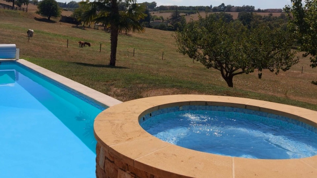 Chasselay Cottage | Gîte near LYON with outdoor swimming pool and indoor Jacuzzi, Sauna