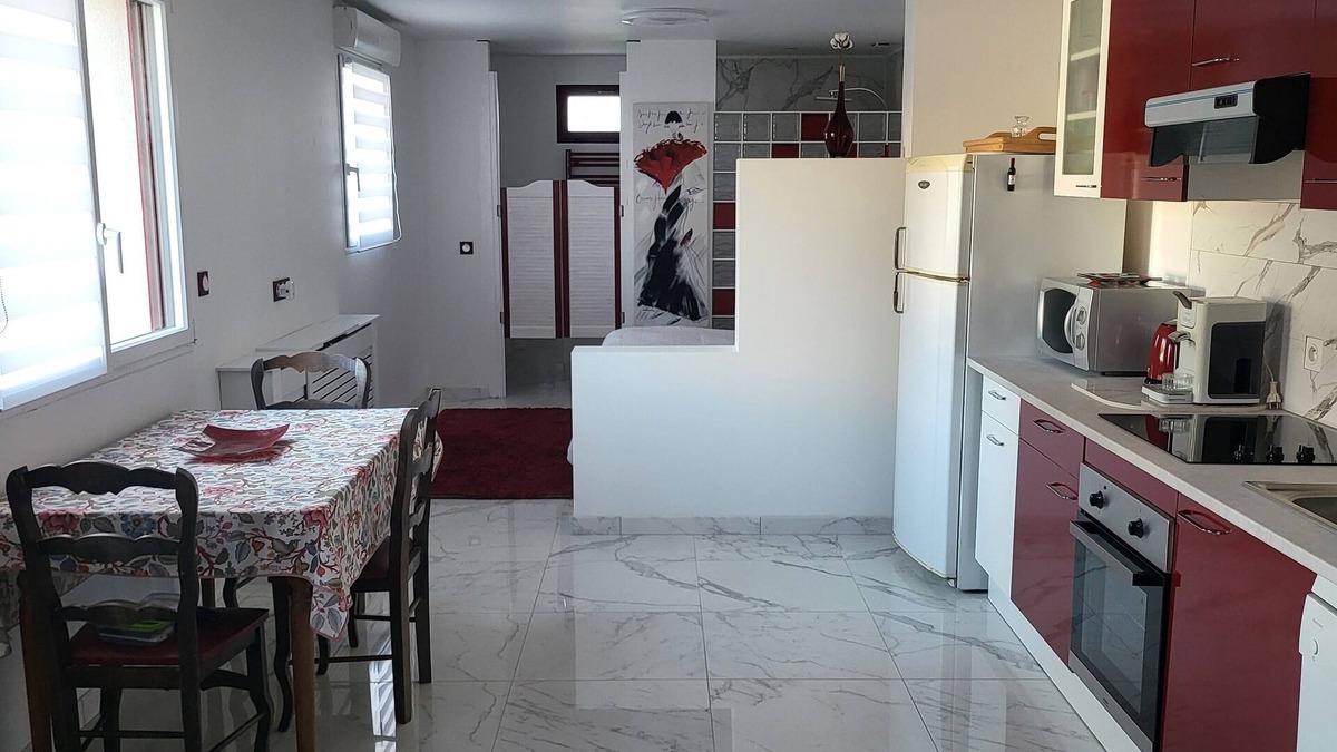 Saint-Clement-des-Levees Apartment | Gîte on the banks of the Loire in the suburbs of Saumur, in a village in the countryside