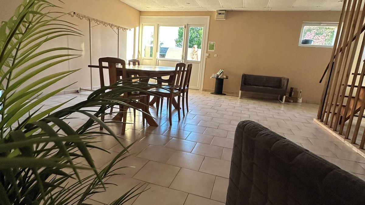 Orainville Bed & Breakfast | Gîte + Party room + Bedroom with private shower & toilet