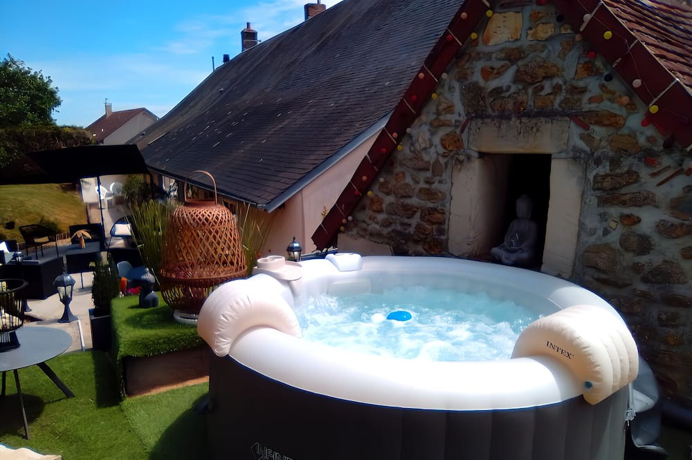 Rouvres-les-Bois Cottage | Gite Rouvres-les-Bois, 4 bedrooms, 9 persons