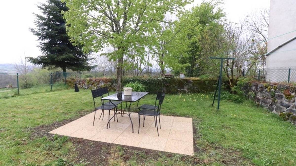 Saint-Etienne-de-Chomeil Cottage | Gite Saint-Étienne-de-Chomeil, 2 bedrooms, 4 persons