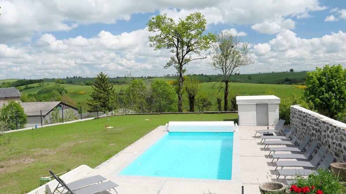 Saint-Etienne-de-Carlat Cottage | Gite Saint-Étienne-de-Carlat, 4 bedrooms, 9 persons