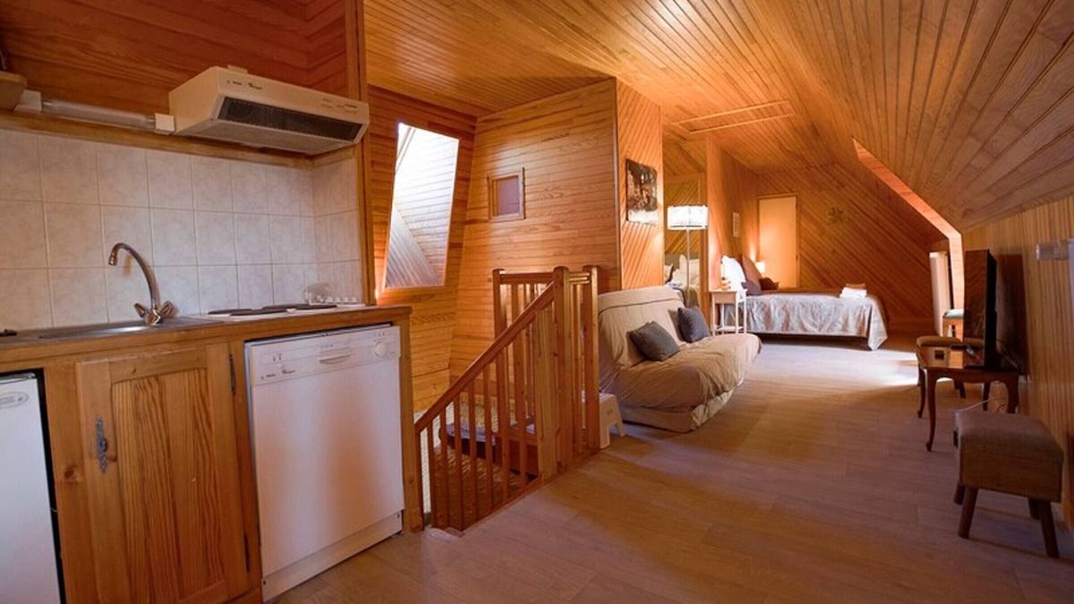 Saint-Bonnet-de-Salers Cottage | Gite Saint-Bonnet-de-Salers, 6 bedrooms, 14 persons