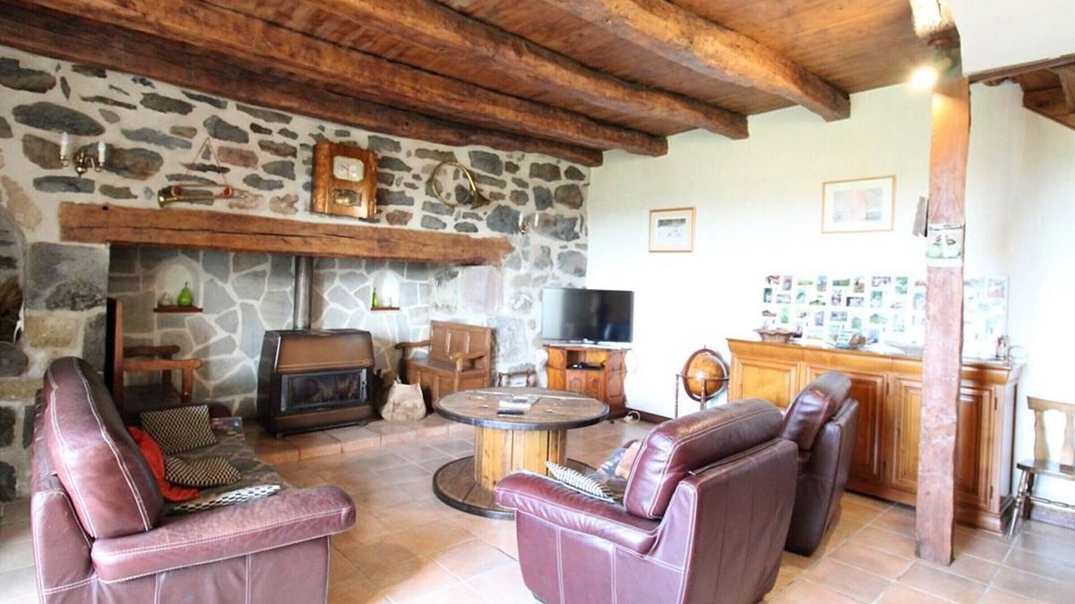 Saint-Martin-Valmeroux Cottage | Gite Saint-Martin-Valmeroux, 5 bedrooms, 10 persons