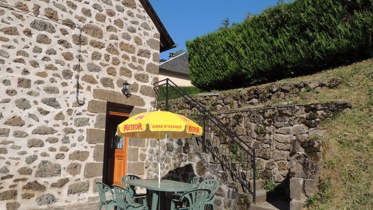 Saint-Projet-de-Salers Cottage | Gite Saint-Projet-de-Salers, 4 bedrooms, 8 persons