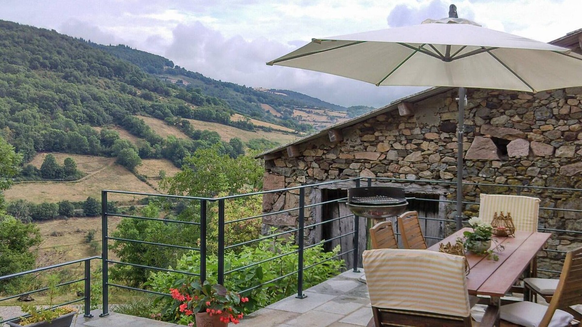 Saint-Romain-en-Jarez House | Gite Saint-Romain-en-Jarez, 3 bedrooms, 6 persons