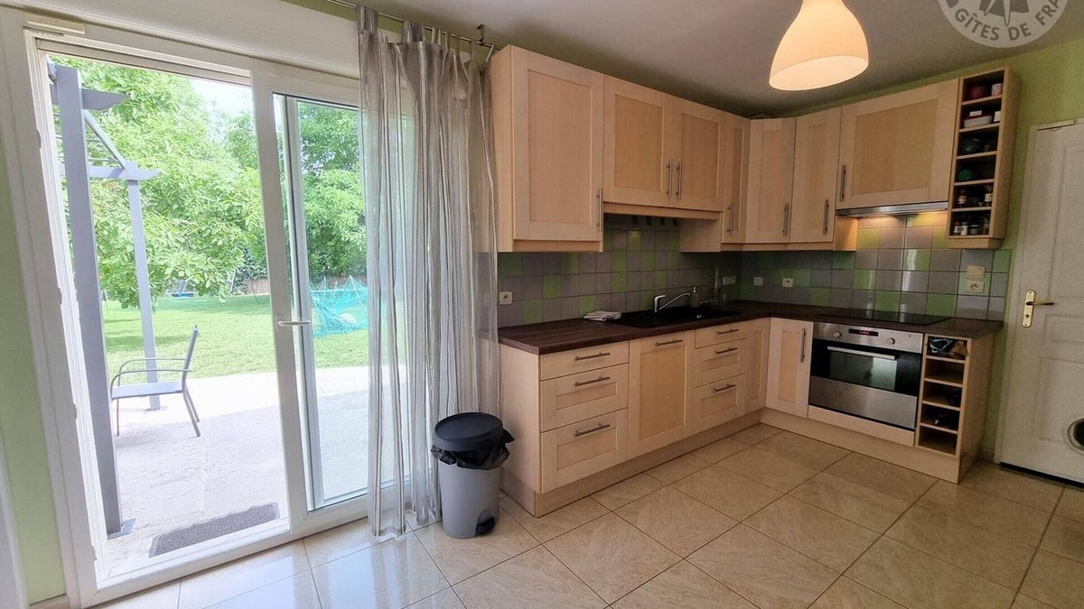 Saulx-Marchais Cottage | Gite Saulx-Marchais, 5 bedrooms, 10 persons