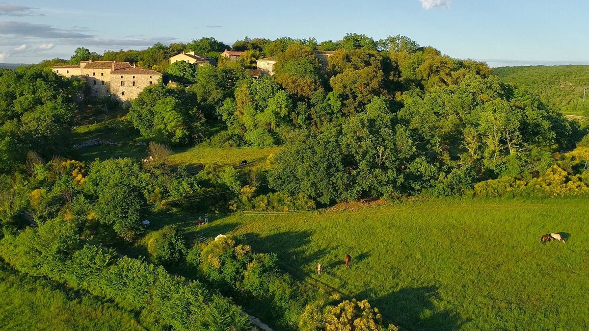 Issirac Cottage | Gîte, sleeps 4, calm and restful, breathtaking views, in the heart of nature.