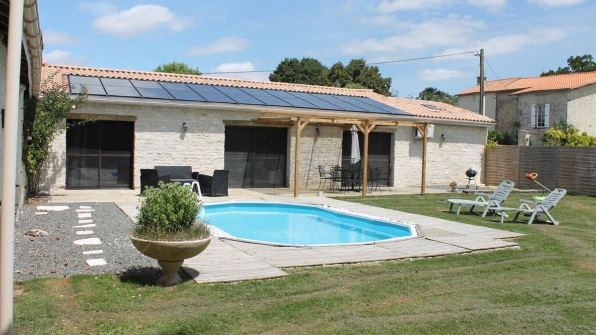Marigny House | Gite South Two Sevres wifi jacuzzi pool