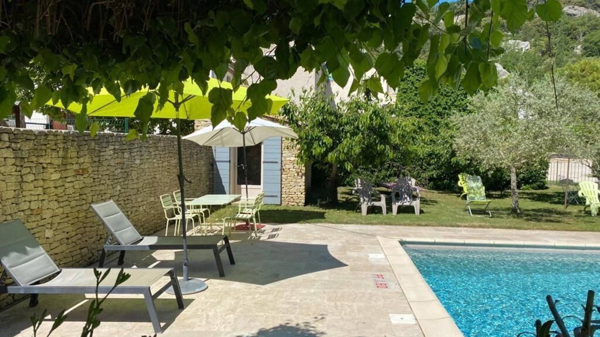 Venasque Apartment | Gîte Studio with Terrace in Venasque