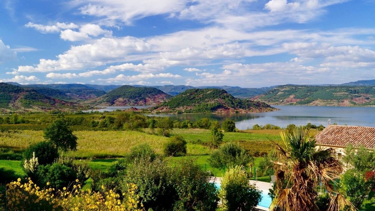Liausson House | Gîte SURE in Salagou with terrace and garden