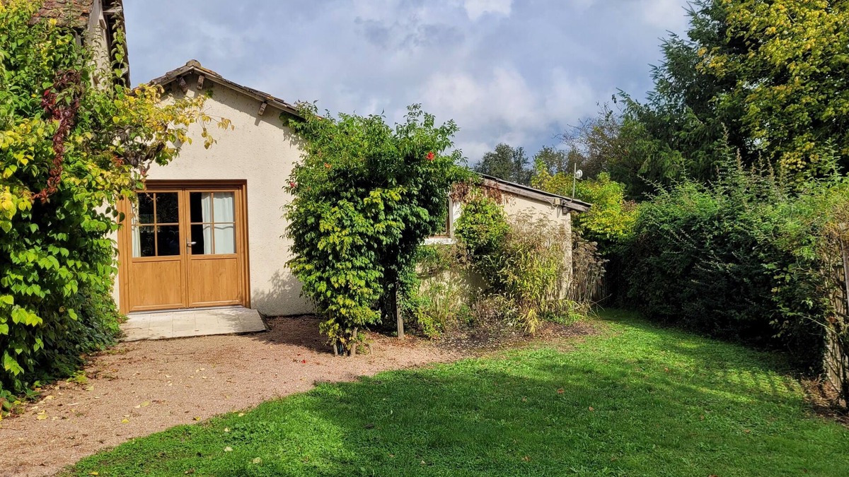 Saint-Saud-Lacoussiere House | Gite Syrah; charming 2-bedroom cottage in Dordogne