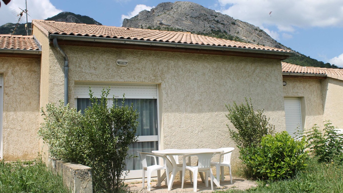 Sederon Cottage | Gite + terrasse 4 persons, Drôme Provençale, small shops in the village
