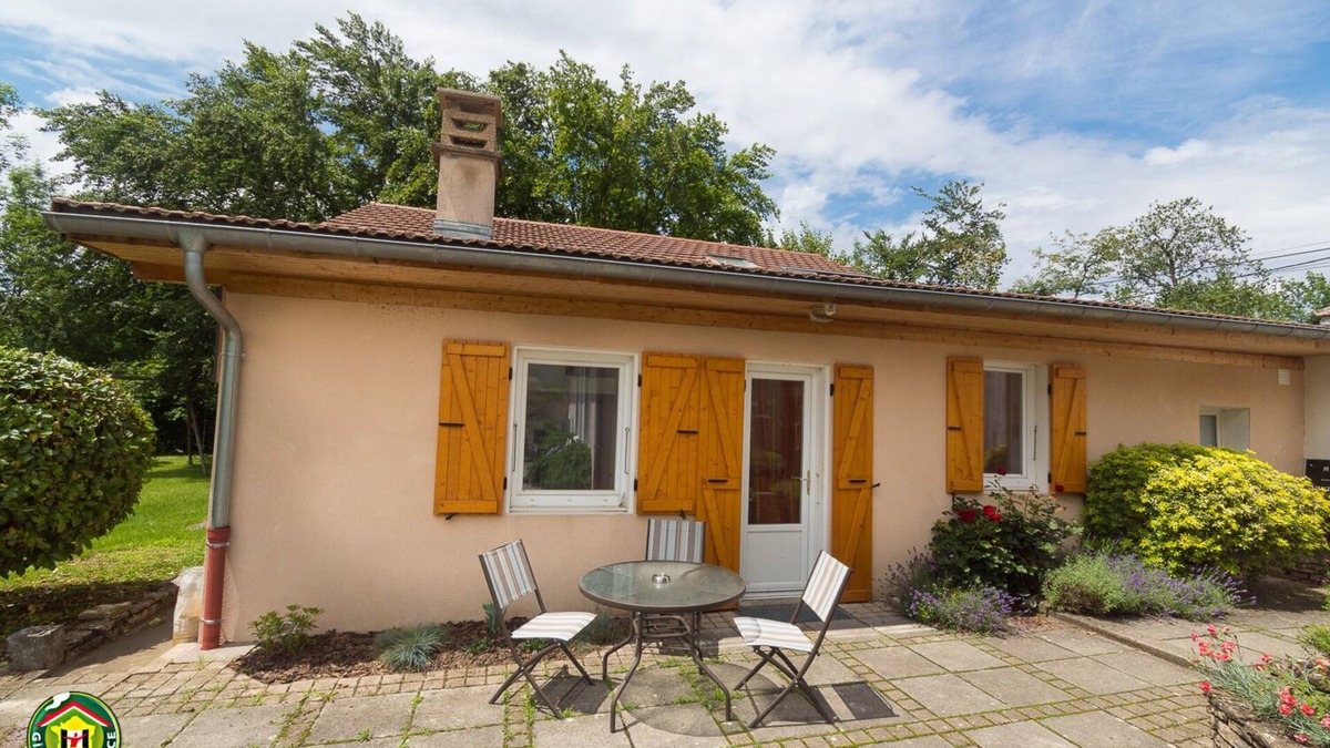 Brie-et-Angonnes Cottage | Gite/the countryside bed and breakfast