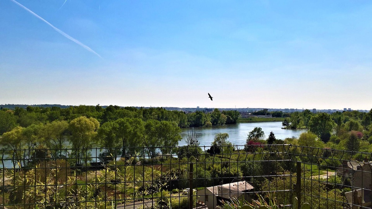 Rochecorbon Cottage | Gite Troglodyte Atypique - Suite du Ciel, view on the Loire - near the castles