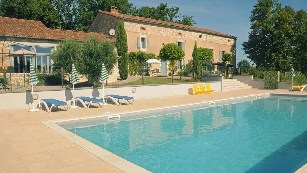 Cahuzac-sur-Vere Apartment | Gite Uranus Entre les Vignes Avec Grande Piscine Dans le Triangle D'or