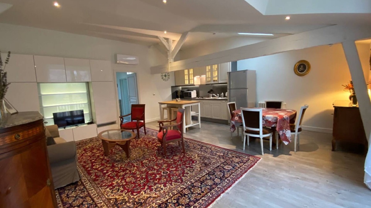Latresne House | Gîte Vignes at Chateau Gassies, a 65 sqm apartment for 2 to 4 people.