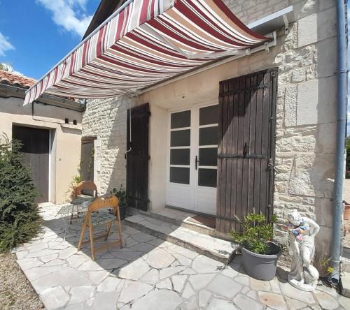 Villeneuve-la-Comtesse Apartment | Gite VILLENEUVE LA COMTESSE