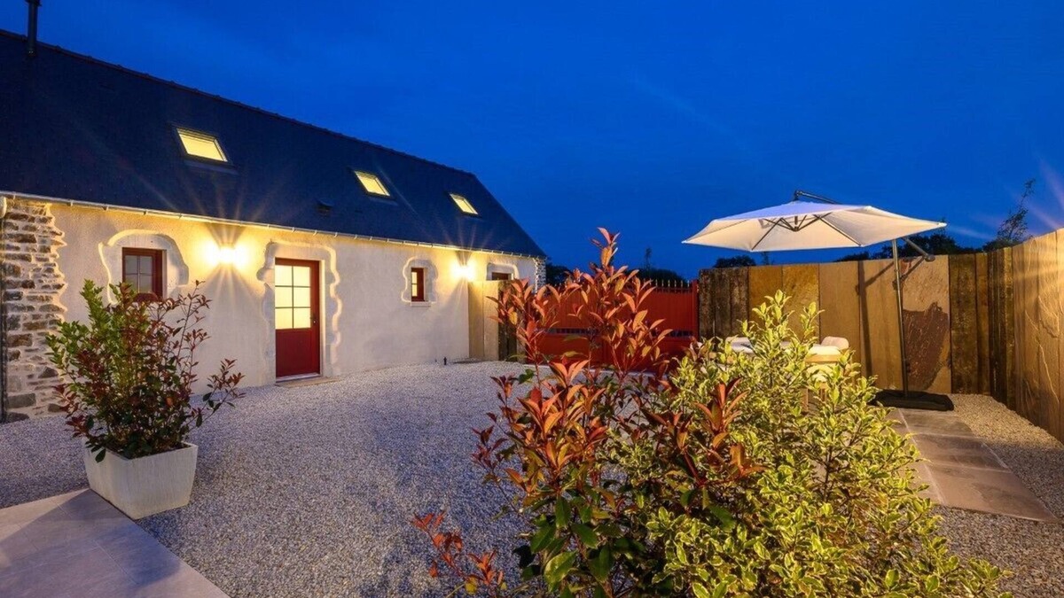 Saint-Sauveur-le-Vicomte House | Gîte with jacuzzi sleeps 4