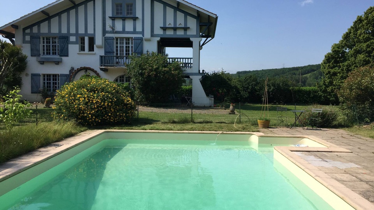 Saint-Sever-de-Rustan House | Gite with pool close to the pyrenees & ancient Abbey of Saint Sever de Rustan