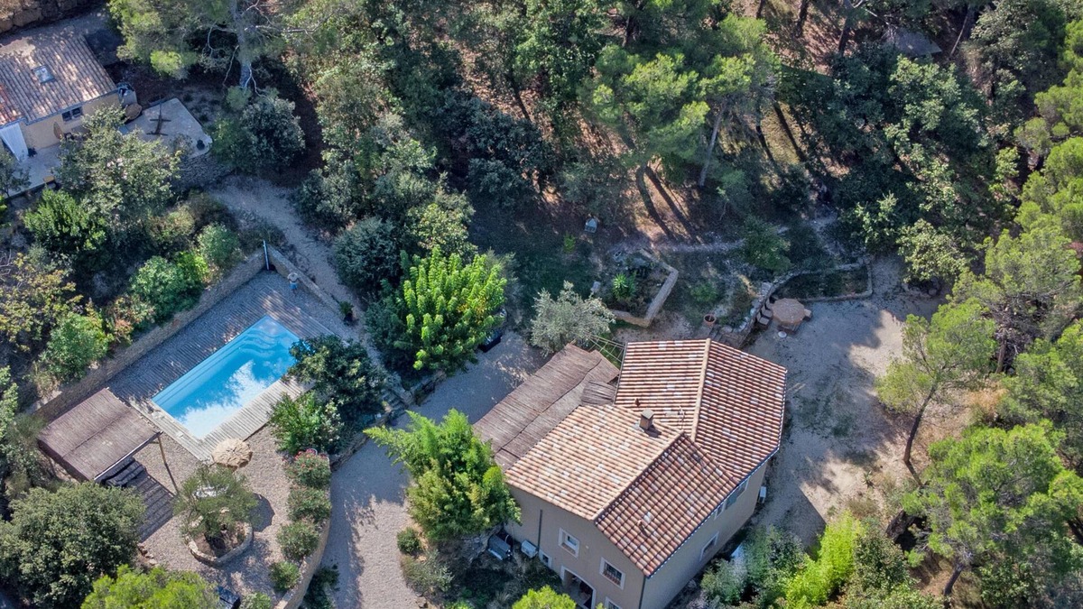 Faucon House | Gîte with airco and heated pool, 1 km from village