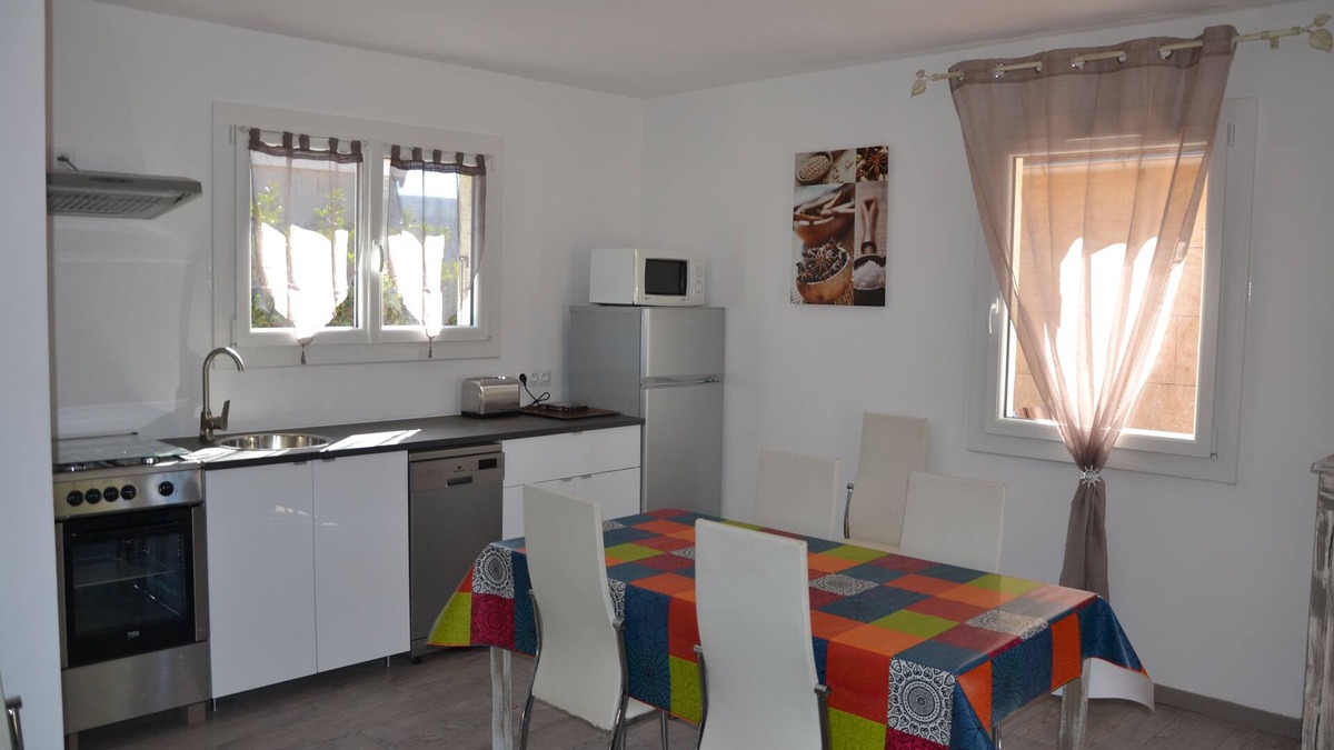 Lagorce Cottage | Gîte with barbecue and enclosed terrace close to shops and rivers