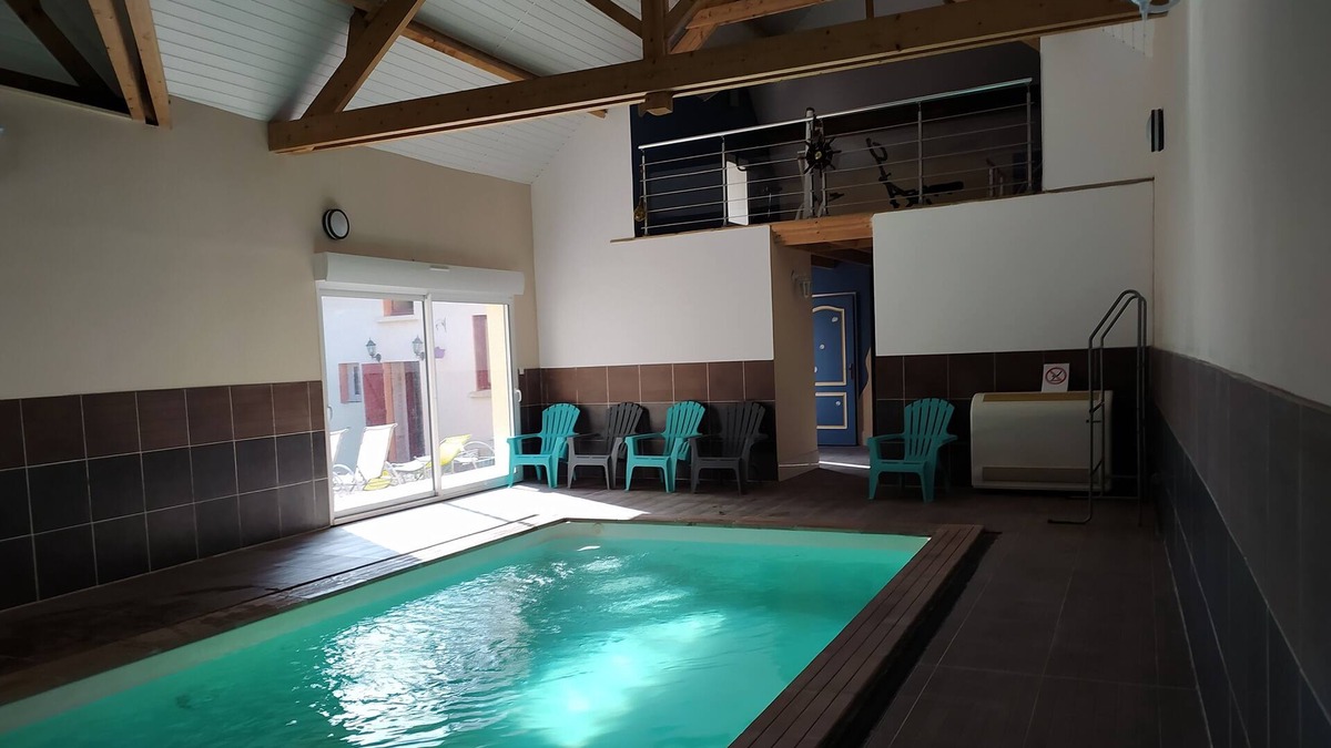 Mont-Saint-Jean House | GITE WITH INDOOR POOL, TABLE SOCCER AND FITNESS ROOM