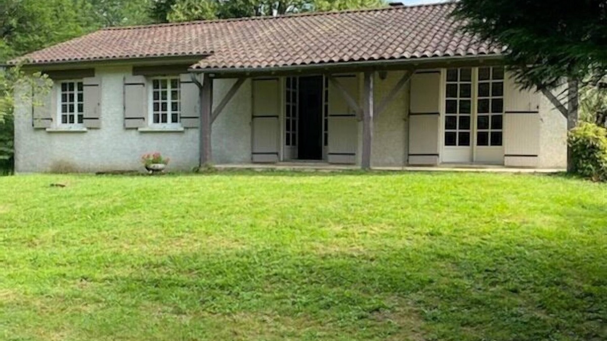 Chalais House | Gîte with ponds in green Perigord