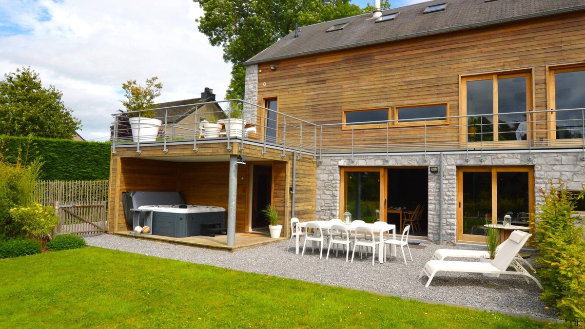 Heyd House | Gite with pool table, hot tub and sauna