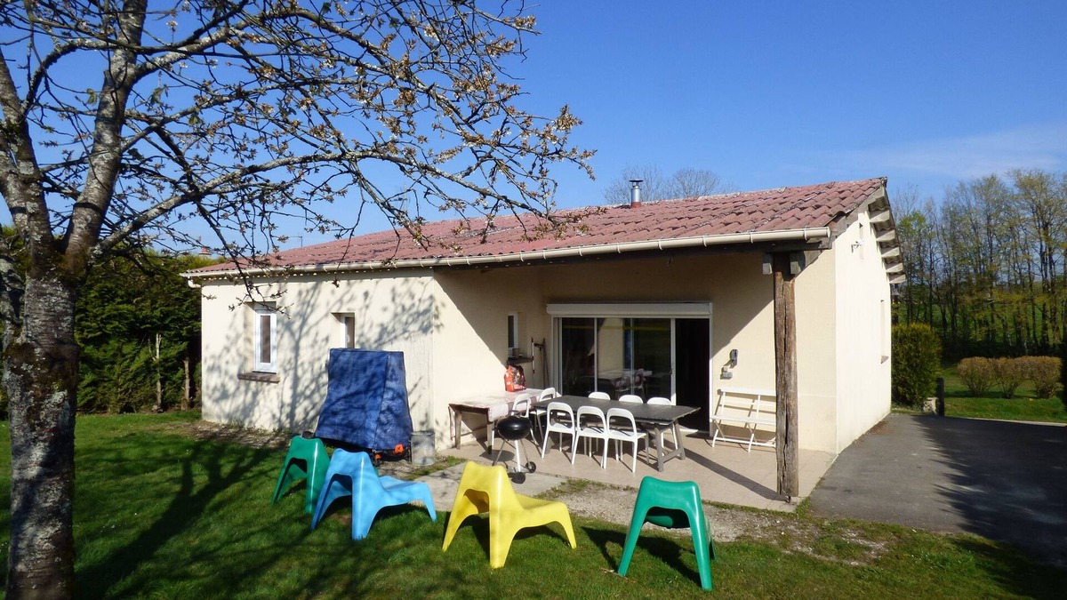 Fosse House | Gîte with private, covered, heated swimming pool 150 m away