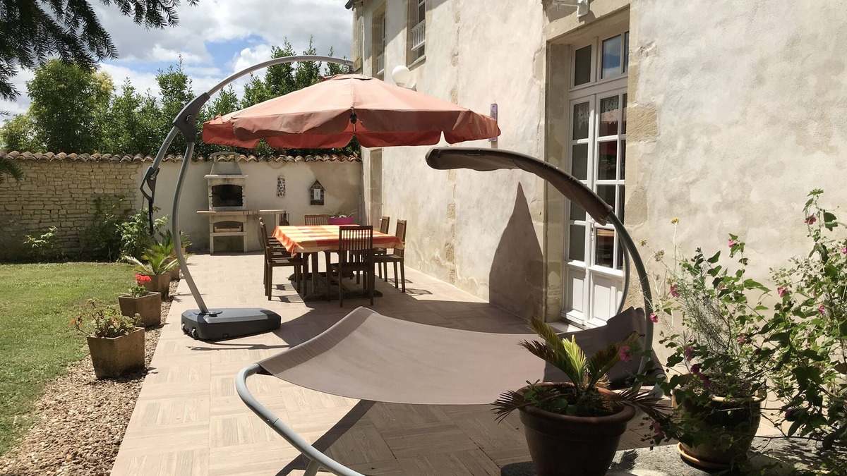 Prignac Cottage | Gite with private heated pool