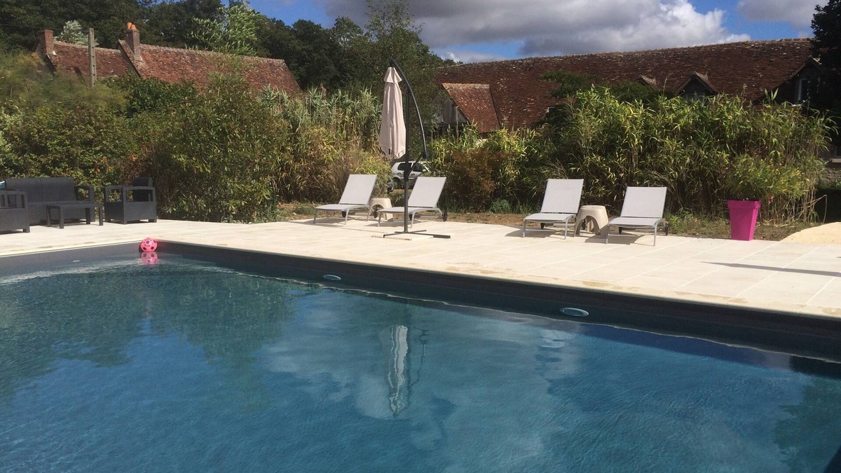 Montreuil-en-Touraine House | Gite with swimming pool in the countryside. Pets welcome!