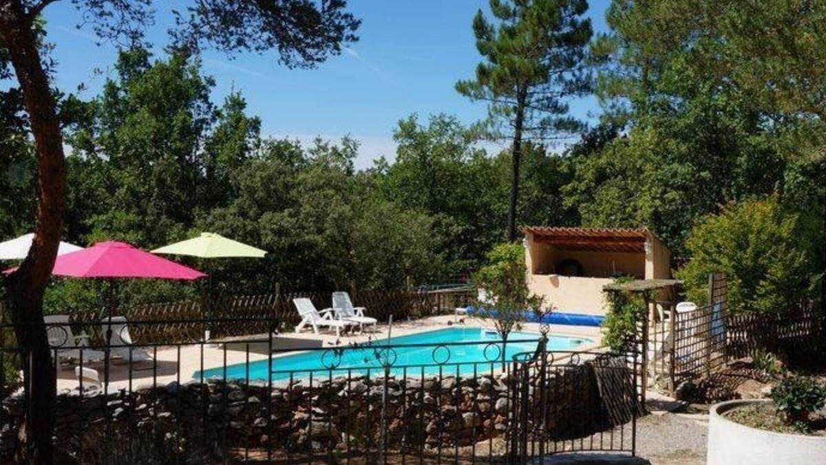 Saint-Julien Apartment | Gite with swimming pool Verdon/Gréoux Bains/Lac Esparron. Pets accepted