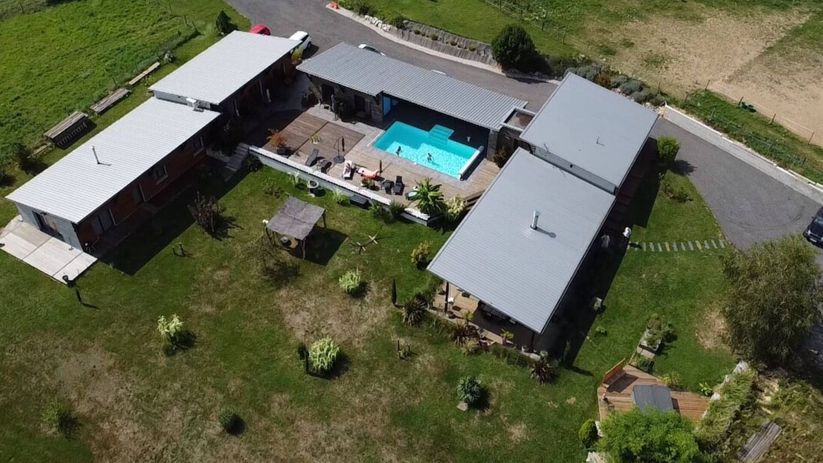 Dampierre Cottage | GÎTES 23M2 with terrace, heated pool, SPA and sauna