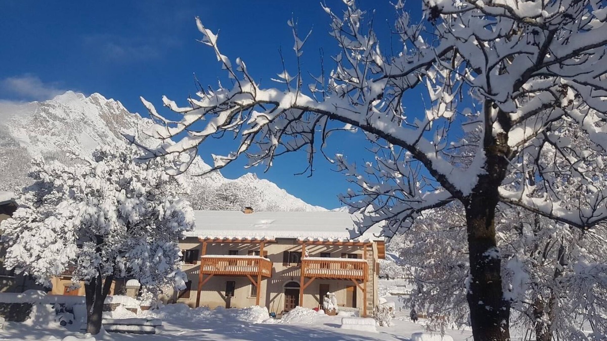 Saint-Michel-de-Maurienne House | Gites DE Beaune - LE Perron DES Encombres