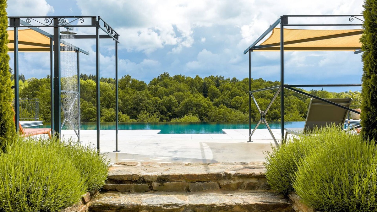 Coussac-Bonneval House | Gites de la fabrique, Infinity pool, jacuzzi and playground, trampolines stream