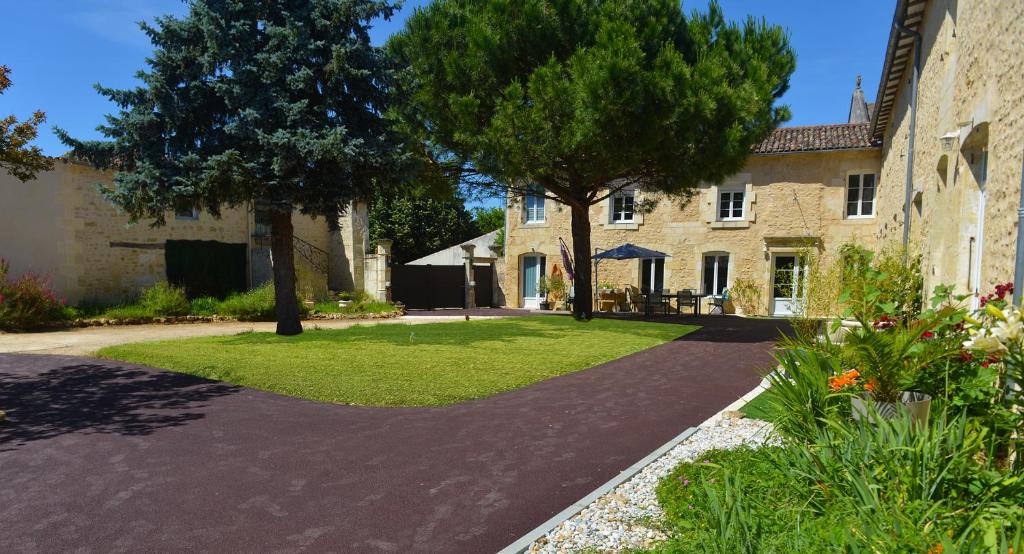 Bois Apartment | Gites Jardin-darcy - Piscine au sel