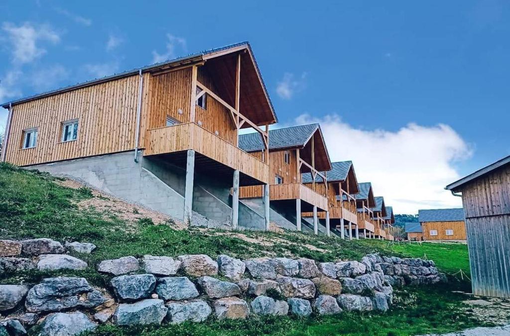 Charchilla Ski Chalet | Gites Jura Sud