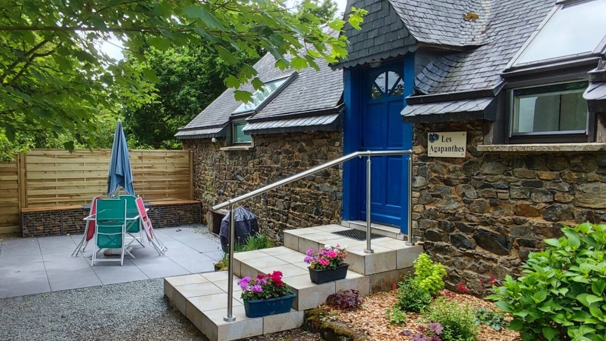 Pludual House | Gîtes "Les Agapanthes" in the countryside 10 minutes from the coast, Pets welcome