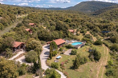 Rouffiac-des-Corbieres Ski Chalet | Gites Les Casots