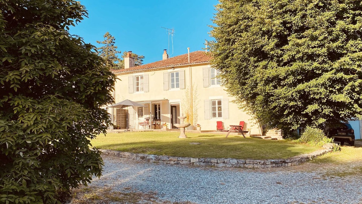 Ruffec Cottage | Gites Rue Du Chateau - four traditional French cottages